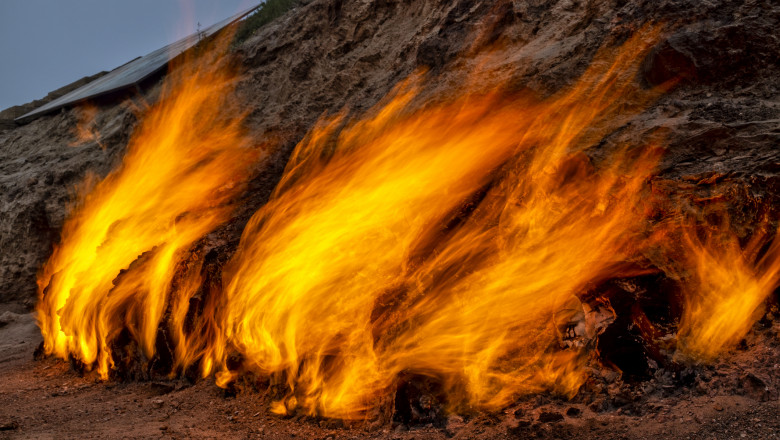Photo of foto | Focul care arde neîncetat de 4000 de ani: Nu se stinge nici când plouă sau ninge